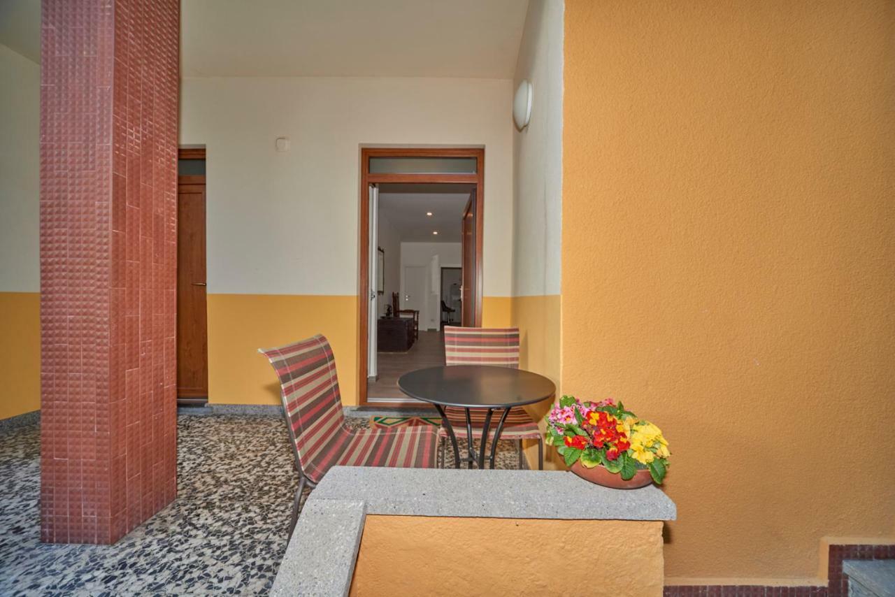 Casa Della Nonna Apartment อับบาเดีย ลาเรียนา ภายนอก รูปภาพ